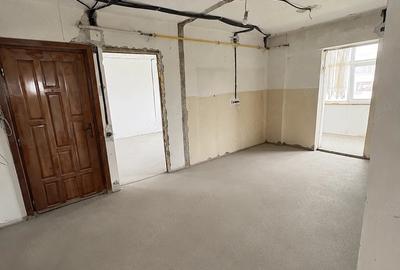 Apartament cu 3 camere decomandat în Exterior Vest - 1
