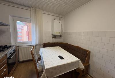 Apartament cu 3 camere decomandat în Răcădău