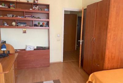 Apartament cu 2 camere decomandat în Victoriei