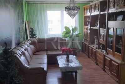 Apartament cu 3 camere decomandat, mobilat în Berceni