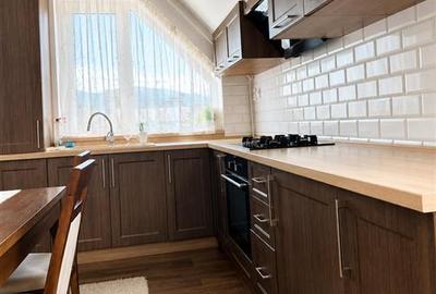 Apartament cu 2 camere decomandat, mobilat în Tractorul - 3