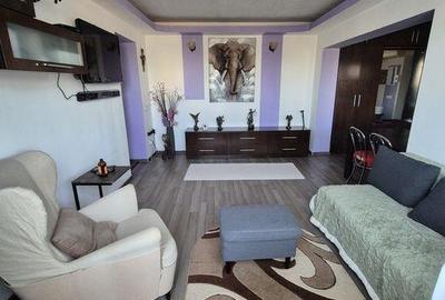 Apartament cu 4 camere semidecomandat în Tătărași