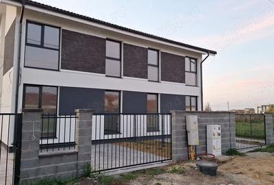 Casă cu 4 camere cu Teren 310 Mp în Moșnița Nouă