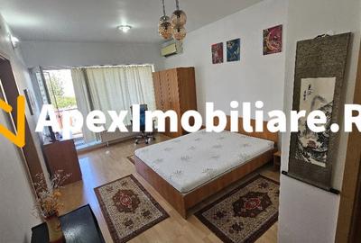 Garsonieră decomandată în Titan
