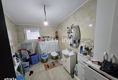 Casă cu 6 camere cu Teren 320 Mp în Galata