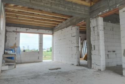 Casă cu 4 camere în Aurel Vlaicu