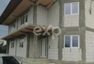 Casă cu 5 camere cu Teren 200000 Mp în Central - 6