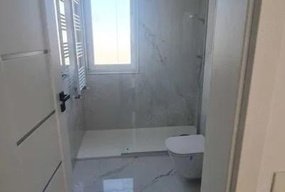 Apartament cu 3 camere semidecomandat în Soarelui