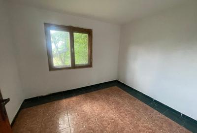 Casă individuală cu 3 camere cu Canalizare în Sud