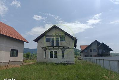 Casă cu 4 camere cu Teren 2500 Mp în Ideciu de Jos - 2