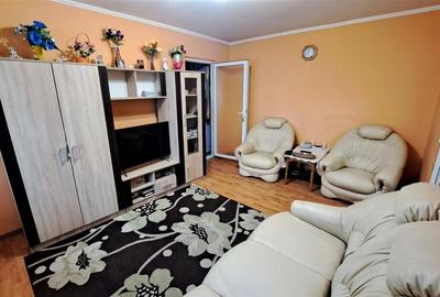 Apartament cu 3 camere semidecomandat în Viziru 1