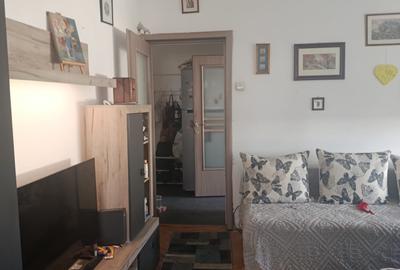 Apartament cu 3 camere semidecomandat în 1 Mai