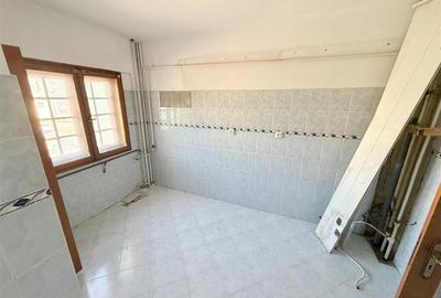Apartament cu 3 camere decomandat în Brăilei - 3
