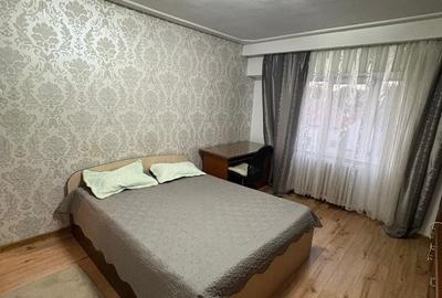 Apartament cu 3 camere decomandat în Independenței