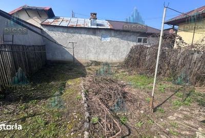 Casă cu 3 camere cu Canalizare în Central