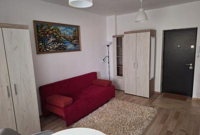 Garsonieră decomandată în Roșu
