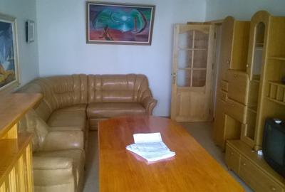 Apartament cu 4 camere decomandat în Central