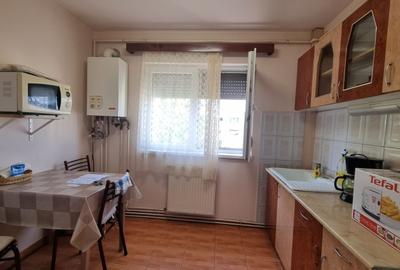 Apartament cu 3 camere decomandat în Micro 16