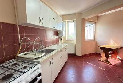 Apartament cu 3 camere semidecomandat în Nord-Vest