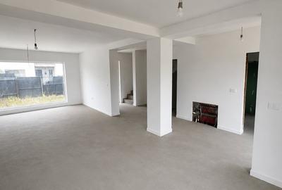 Casă cu 4 camere cu Teren 180 Mp în Cetate