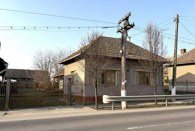Casă individuală cu 4 camere cu Canalizare în Nord-Vest