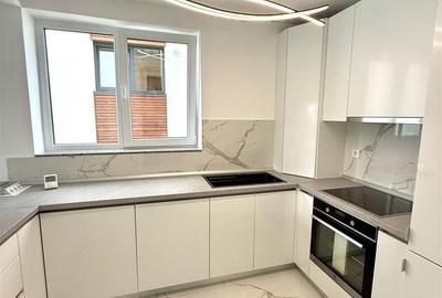 Apartament cu 3 camere semidecomandat în Vest