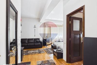 Casă cu 4 camere în Central