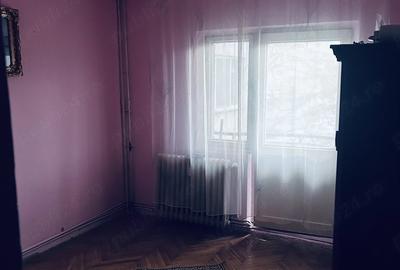 Apartament cu 3 camere semidecomandat în Central - 1
