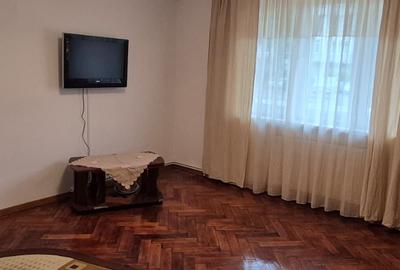 Apartament cu 3 camere semidecomandat în Lazaret - 1