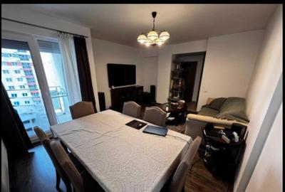 Apartament cu 3 camere decomandat în Păcii