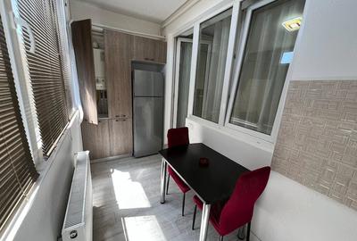 Apartament cu 2 camere decomandat în 1 Decembrie