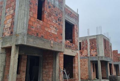 Casă cu 5 camere decomandat cu Teren 1562 Mp în Central