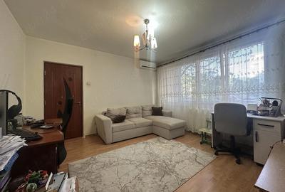 Apartament cu 2 camere semidecomandat în Republicii