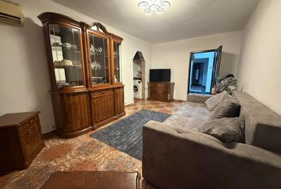 Apartament cu 4 camere semidecomandat, mobilat în Dristor