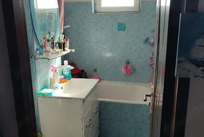 Apartament cu 2 camere decomandat în Km 4
