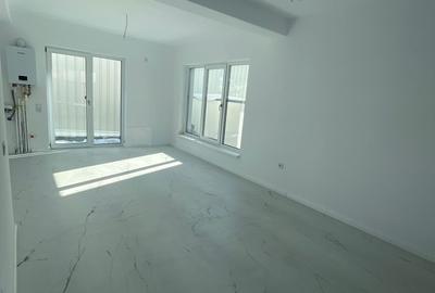 Duplex cu 4 camere cu Canalizare în Central - 2