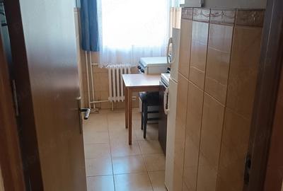 Apartament cu 2 camere semidecomandat în Girocului