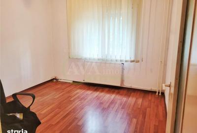 Apartament cu 3 camere semidecomandat în Mioriței