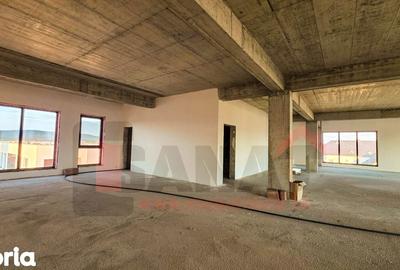 Spațiu comercial, de 435 mp, în Central - 8