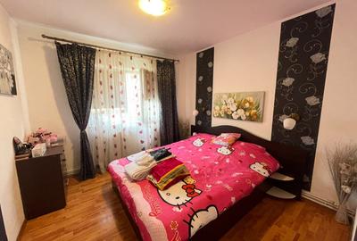 Apartament cu 3 camere decomandat, mobilat în Baza 3