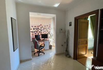 Casă cu 5 camere cu Teren 200 Mp în Dămăroaia