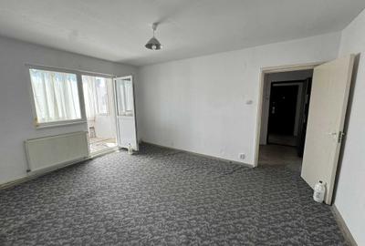 Apartament cu 4 camere semidecomandat în Hărmanului