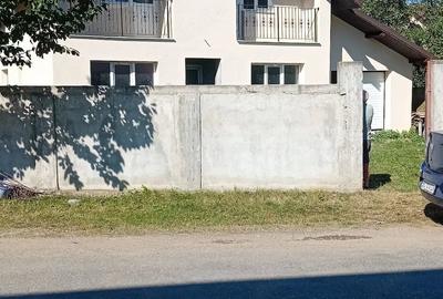 Casă cu 2 camere cu Teren 1200 Mp în Exterior Vest