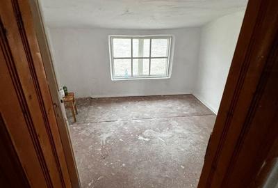 Casă cu 3 camere cu Teren 480 Mp în Tulucești