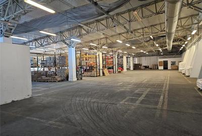 Spațiu industrial, de 1,200 mp, în Periferie