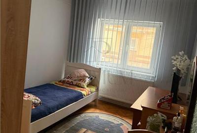 Apartament cu 3 camere decomandat, mobilat în Lipovei - 3