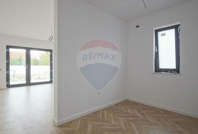 Casă cu 4 camere cu Teren 560 Mp în Stupini - 15
