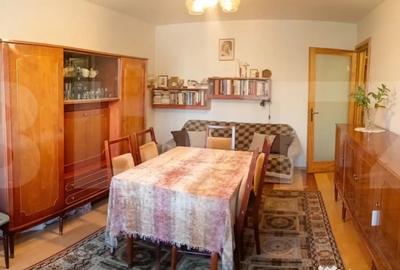 Apartament cu 3 camere decomandat în Lenin