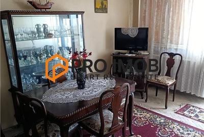 Apartament cu 3 camere decomandat în Micro 5