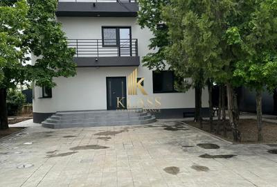 Casă individuală cu 9 camere cu Canalizare în Drumul Taberei